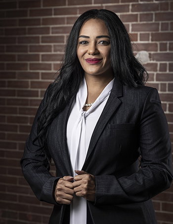 Comeback Story - As an accountant, Crysta Tyus found it difficult to drive revenue outside of the tax season until she learned to become an expert adviser. // Photo by Martin Vecchio