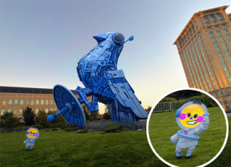 Friendly robot emerges from massive bird-like spaceship in Detroit, wants to “meet new pals”